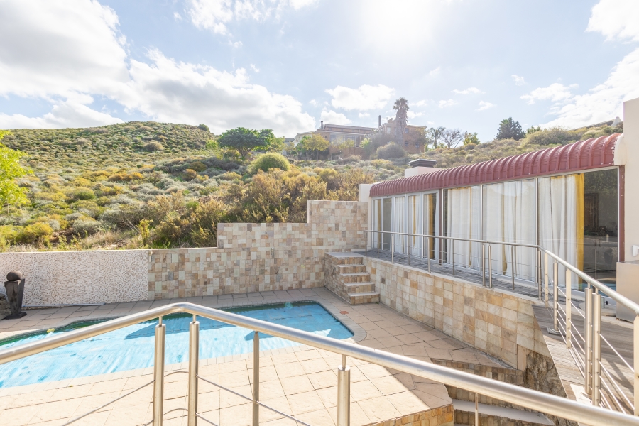 6 Bedroom Property for Sale in Fairway Heights Western Cape